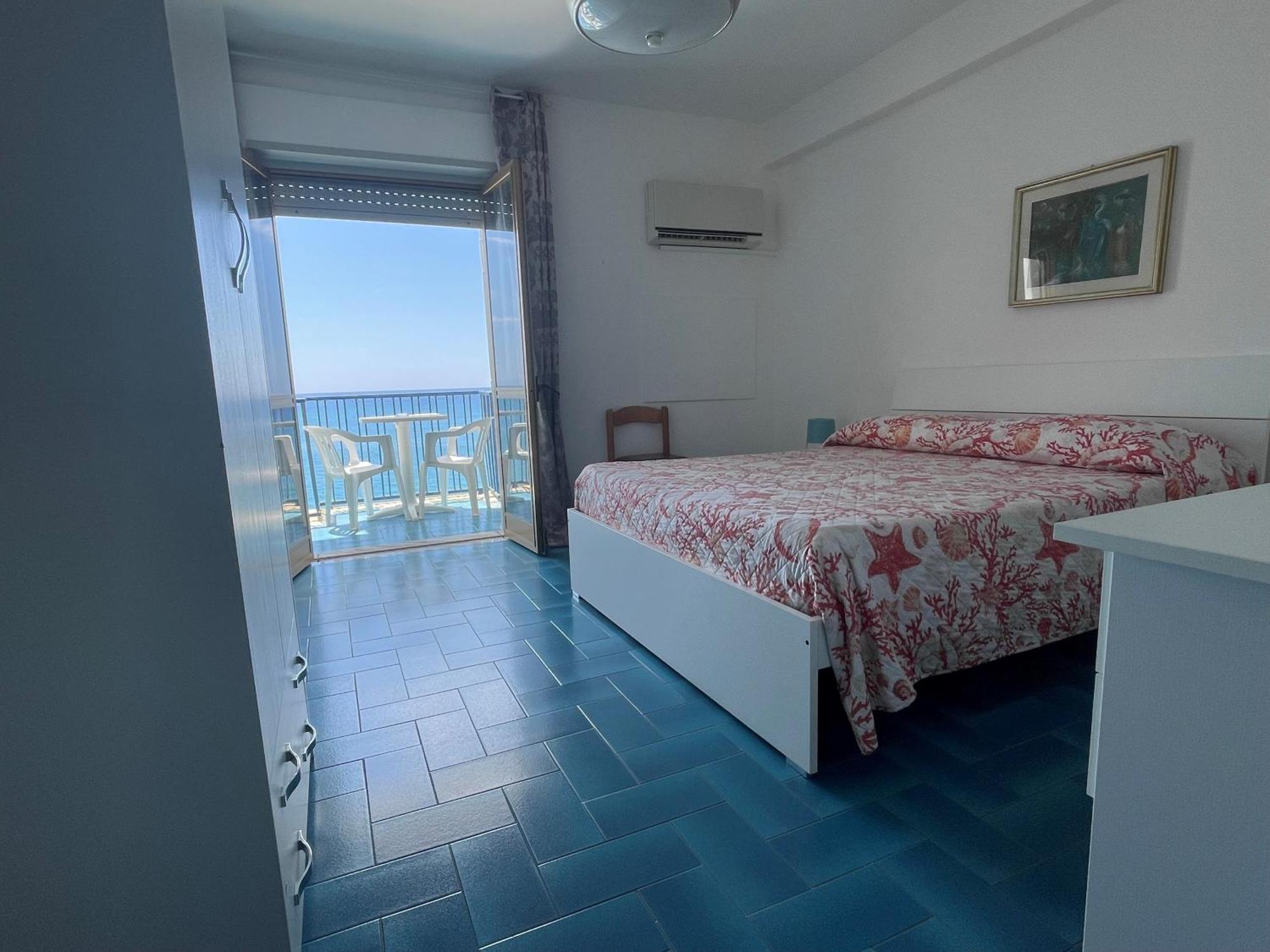 Hotel Ristorante Mareblu Amantea Dış mekan fotoğraf